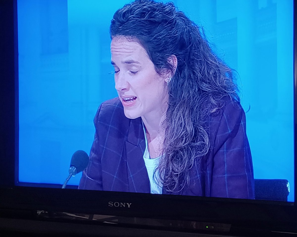 Isolde Vdeynde <a href="/HLN/">Het Laatste Nieuws</a> doet de uitspraak van de eeuw: 'Mensen die 6 kranten lezen leven in een bubbel', Begrijp: enkel zij die Het Laatste Nieuws lezen zien constant het licht.