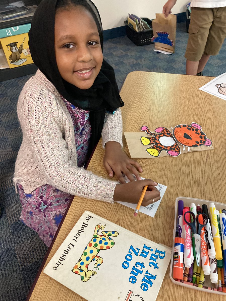 mrsphillippo's tweet photo. To finish "Wild About Books", Ss made puppets and were tasked with finding a book. After students chose a book, they needed to defend why their choice made sense for their animal! Much excitement as Ss found a "good fit" book for their animal! #NPpride #SLPPantherProud https://t.co/9e5p2Pp4mx