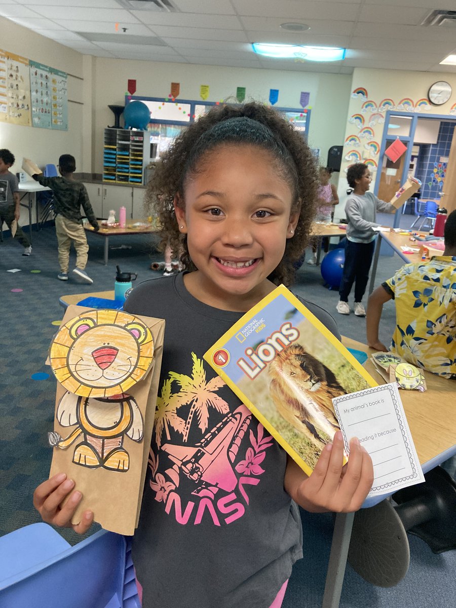 mrsphillippo's tweet photo. To finish "Wild About Books", Ss made puppets and were tasked with finding a book. After students chose a book, they needed to defend why their choice made sense for their animal! Much excitement as Ss found a "good fit" book for their animal! #NPpride #SLPPantherProud https://t.co/9e5p2Pp4mx