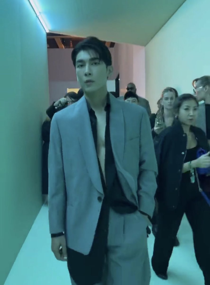yearmedicine's tweet photo. กูสิ้น กูสิ้นเลย 

BOSS MEW IN MILAN 

#BeYourOwnBOSS @HUGOBOSS 
#BOSSMilanShow
#MewSuppasit 
@MSuppasit https://t.co/q3gFCTqcAW