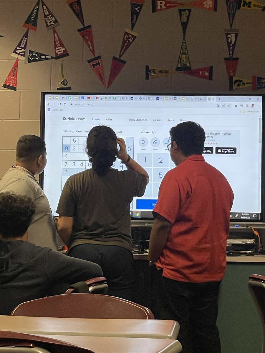 Together we can achieve more! Team sudoku on the cleartouch against the timer was a lot of fun! Students had to use good communication and critical thinking to finish the puzzle correctly. #Teamwork #HMSAVID