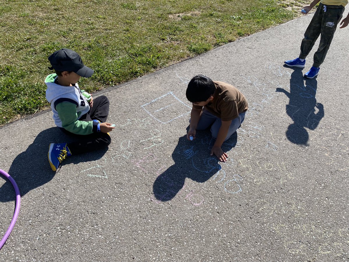 A beautiful Friday afternoon for all of the Gr 2 classes to enjoy outdoor learning! ☀️ Students moved to various hula hoops to practice skip counting in different ways and represented their counting using math tools 🧮 <a href="/DesmondHDSB/">Viola Desmond Public School</a> <a href="/nieuwpoortj/">Jessie Nieuwpoort</a> <a href="/MsThorogood/">Ms. Thorogood</a> <a href="/IfeKira/">Kira Ife</a> <a href="/MsDellUnto/">Ms. Dell'Unto</a>