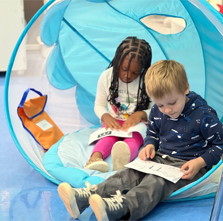 OEhappenings's tweet photo. Students love reading to peers in K.
#joyfullearningcommunity https://t.co/QvTyGx8Atd