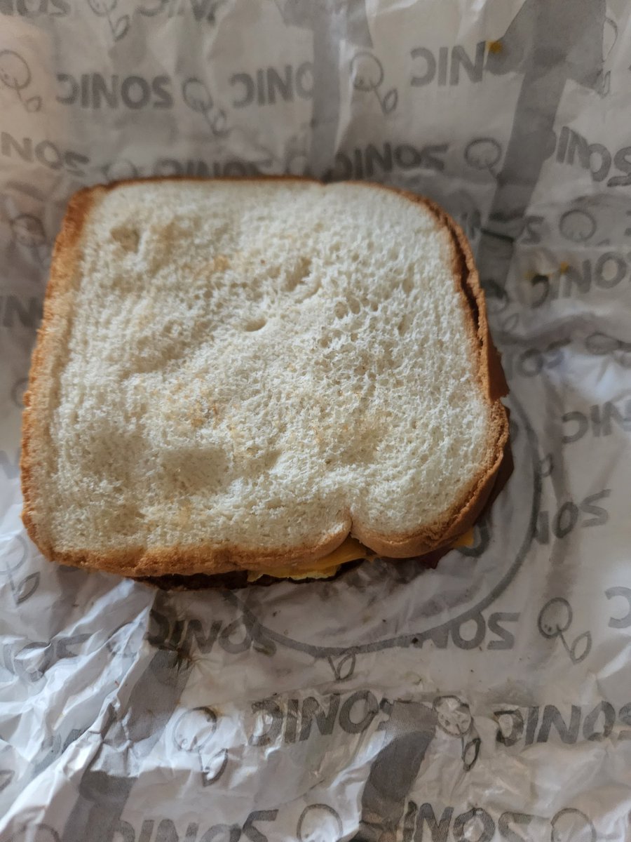 PeachesLMJ's tweet photo. @sonicdrivein  yall should be ashamed. This isn't Texas toast this is white bread. https://t.co/25Ho9vX9Dl