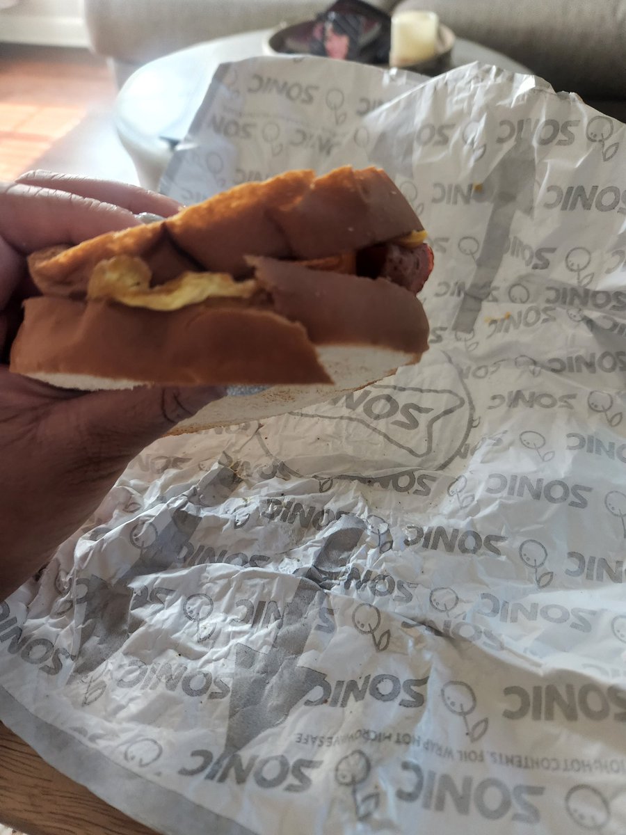 PeachesLMJ's tweet photo. @sonicdrivein this is not Texas toast.  Horrible https://t.co/8IoJsyUl7d