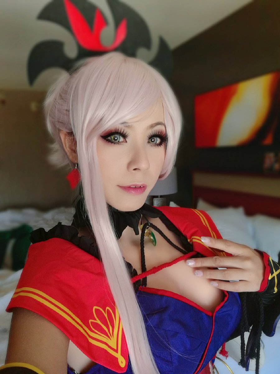 I know I been talking up my re-debut recently BUT! A certain new Fate series game is coming soonTM and I'm just freaking excited for it! Time to dust off best gorl servant cosplay once again! 🍡🍜🍶

#FateSR #fatecosplay #mushashicosplay #toeitecmo