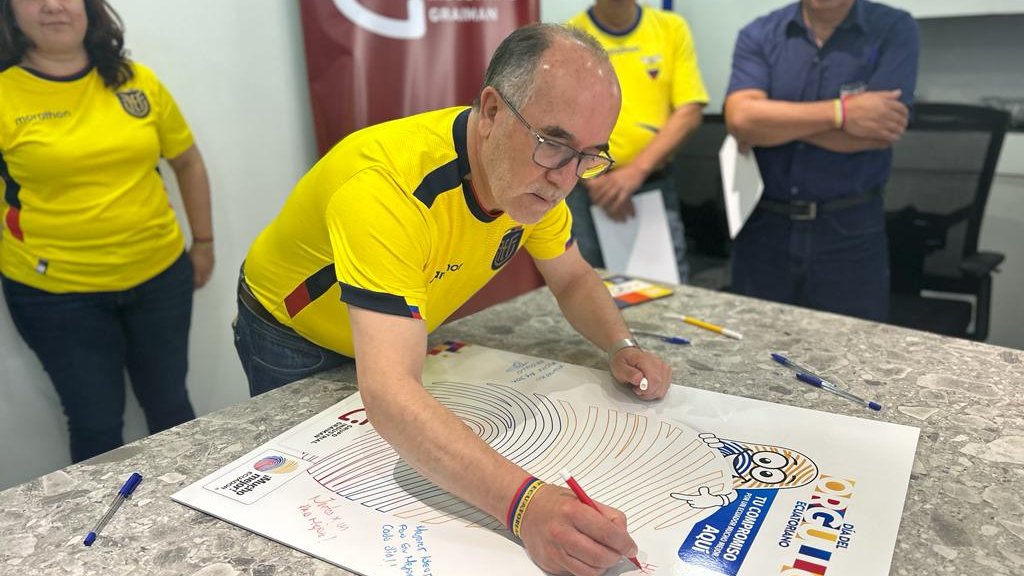 ¡Ser ecuatorianos y dejar en alto lo bien hecho en el #Ecuador nos llena de orgullo!📷
Hoy celebramos por todo lo alto la calidad, lo nuestro y el trabajo de nuestra gente #DíaDelOrgulloEcuatoriano <a href="/Ecuador_calidad/">Mucho Mejor Ecuador</a> <a href="/SomosGIG/">GIG</a>