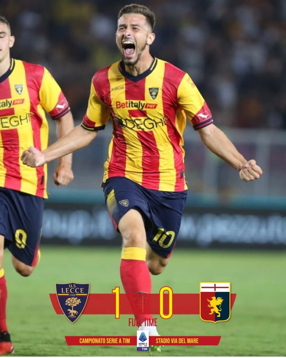 AndreLaMonica22's tweet image. Applausi per Roberto #Daversa.
Il suo #Lecce, con la vittoria di stasera, è a quota 11 punti dopo 5 partite. La miglior partenza della storia del club. Rete decisiva di #Oudin🟡🔴😲
#LecceGenoa #SerieA