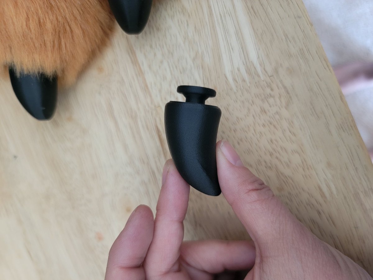 MenagerieWorks's tweet photo. I always thought resin fursuit claws were kind of hard to install, so I designed and 3d printed a 2 part claw that makes installing them super easy!

What do you think? https://t.co/rGIrDMumtu