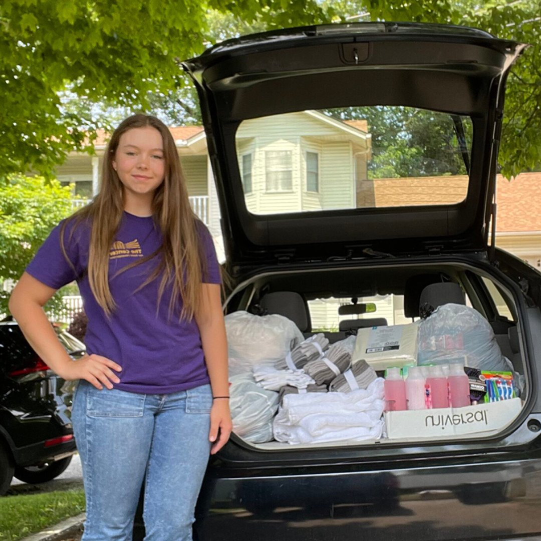 2022 Rogers Scholar and Rose Hill Christian School student Isabel Hensley donated clothing and hygiene items to Safe Harbor of Northeast Kentucky, an emergency shelter for victims of domestic violence, for her community service project.