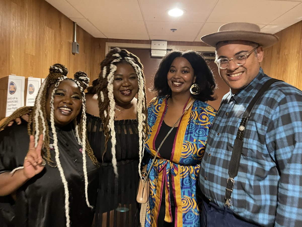 At the Americana Honors & Awards show I presented SistaStrings – Chauntee and Monique Ross with their award for “Instrumentalist of the Year”! Great talking with them backstage at the @theryman ! #americanafest
