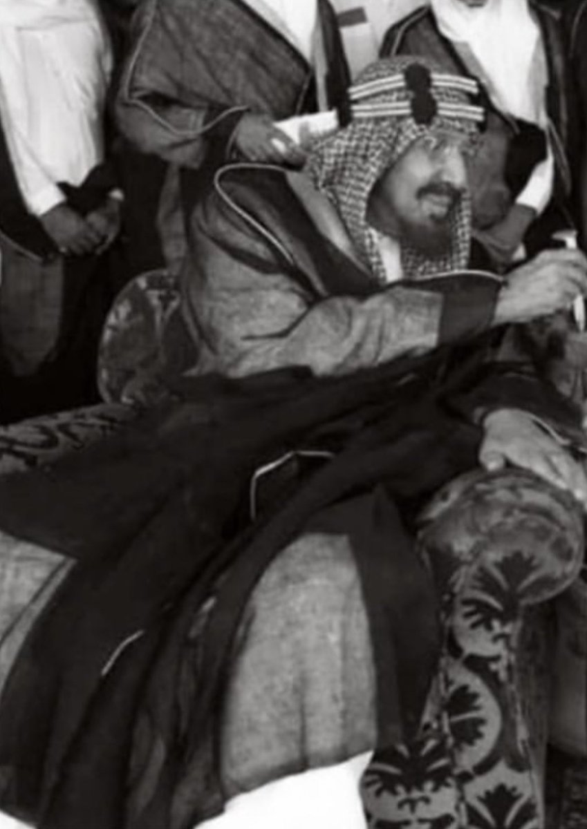 nouramf's tweet photo. الا يا خالق قيض القوايل
وخالق بردها و خالق حطبها 

تجازيه بعطاياك الجزايل 
كثر ما رحمتك قبل احتسبها 

تجازيه بنعيم ماهو زايل 
وتجيره من لظى النار و لهبها 👑 https://t.co/Yb6WNs8EsI