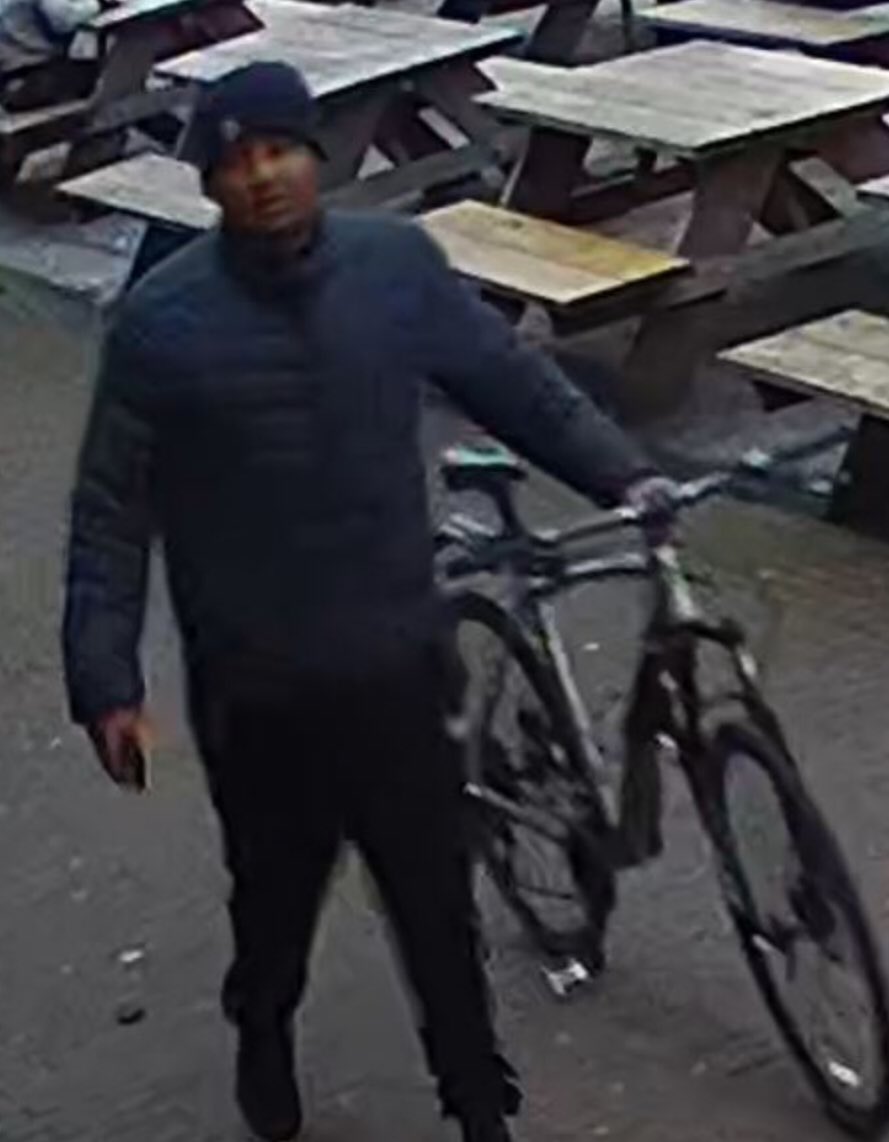 Gezocht‼️👇 Help mee om deze foto te verspreiden, zodat deze idioot zo snel mogelijk wordt opgepakt. 
Politie zoekt man die vrouw achtervolgde en verminkte met zwavelzuur. 
112vdg.nl/2023/09/22/pol…