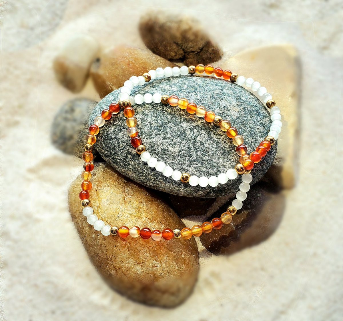 EmbodiedMagick's tweet photo. ✨️Crystal braceletts now available!
🧡Divine feminine spiritual growth bracelett
🌕Moonstone, &amp; Carnelian.
🤲🏼Provides a soothing, calming connection to divine feminine energies, &amp; the energy of the moon.
🤱🏼Connects mothers with their children!

💌PM us to order online https://t.co/g24ThcgFxd