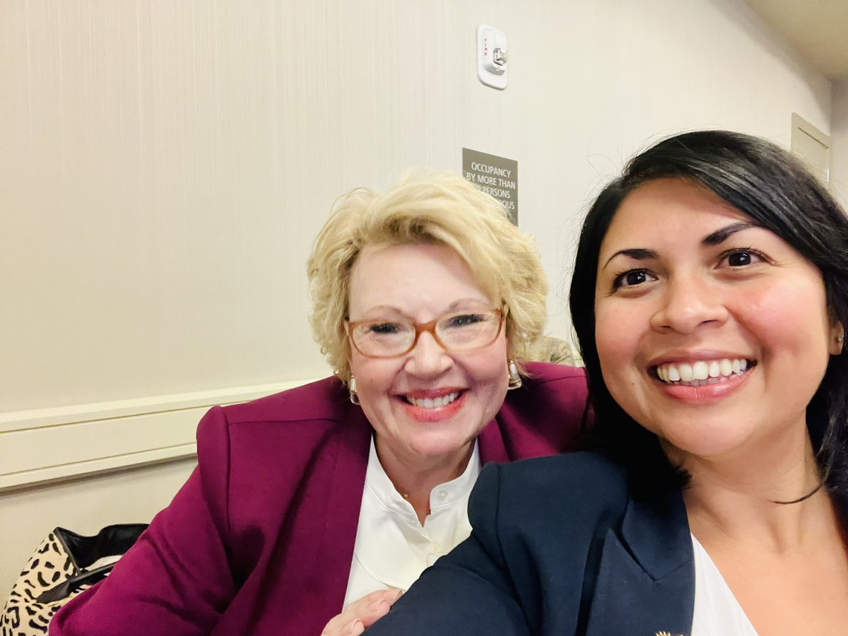 daisygonzales's tweet photo. Non-stop week from SD to DC to @CalCommColleges DEIA in Action Institute in San Diego. Pure joy seeing new and old colleagues who are authentically leading. @APAHENational @CCCOLEGAS @A2MEND2006 @lindam_v @LizNavarette @AbdimalikBuul https://t.co/JxBqW9ZyHL