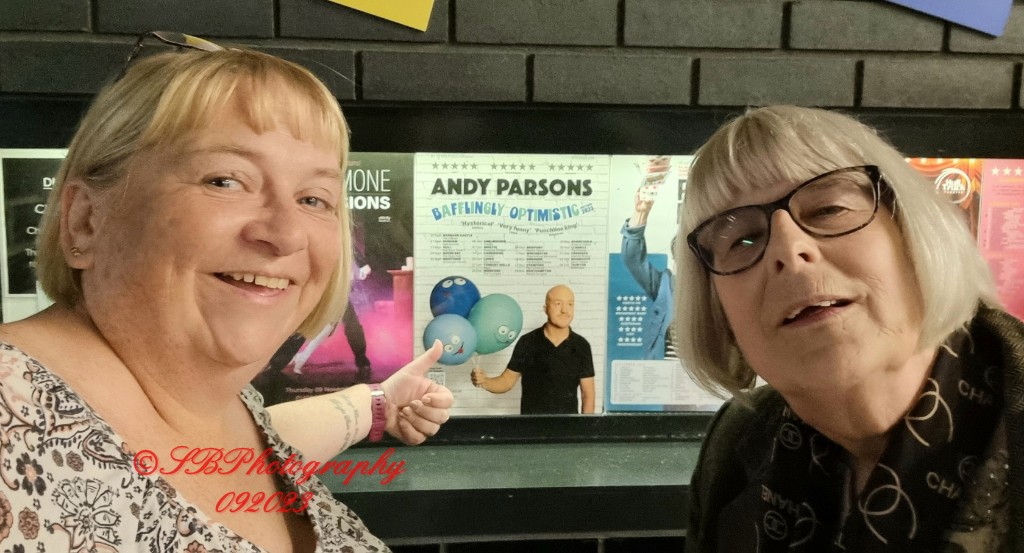 Home from a great night at @hulltruck seeing the everso funny @mrandyparsons with @eileenflux 
Highly recommend seeing him live if you haven't already! 
#SirDavidAttenborough
#Hull
#HullTruckTheatre
#AndyParsons
#Comedian
#BafflingOptimistic