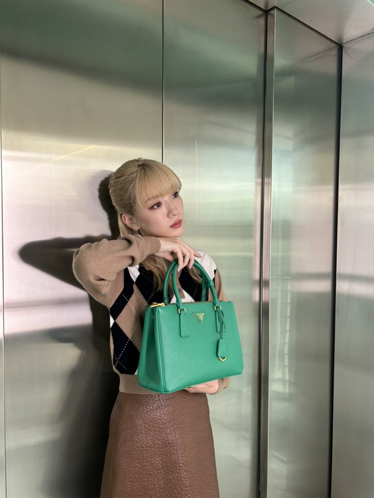 🤎🤎🤎
<a href="/Prada/">PRADA</a>