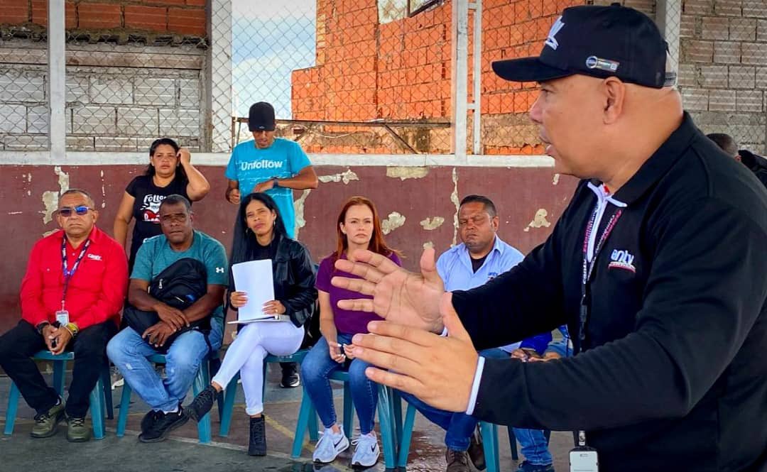 salaprensaCantv's tweet photo. #22Sep Con el propósito de evaluar los avances del Plan #CantvComunal que se lleva a cabo en los sectores: Bruzual, El Topito y San Antonio, de la parroquia El Valle de Caracas, autoridades de la Empresa sostuvieron un nuevo encuentro con la comunidad organizada. https://t.co/c96CYI372L