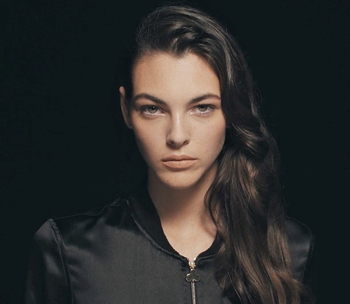 PopCrave's tweet photo. Leonardo DiCaprio is dating 25-year-old model  Vittoria Ceretti, Page Six confirms. https://t.co/sTj8kCmwoS