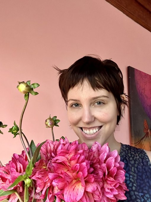 dahlia season is here! our hair matches today, lol -pokey- 💗 https://t.co/ZpvBEv3Wlu<a href="/tag/newprofilepic"class="tags"><span>#newprofilepic</span></a>
