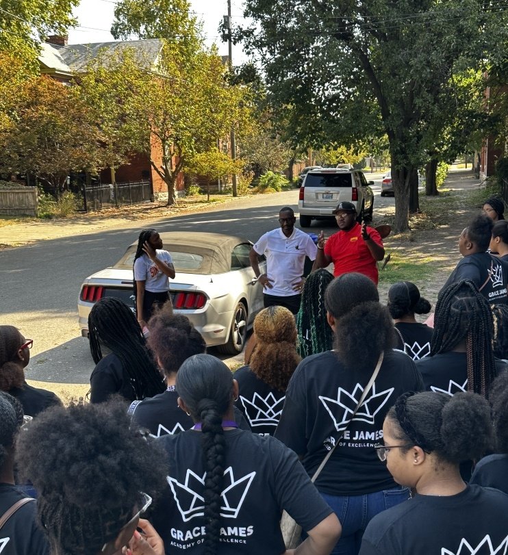 DrFields2020's tweet photo. @STEAM_GEMS High school GEMS visited @SCKY_1879 for our first Beyond the Crown Day 👑. It was amazing to learn more about Louisville's first HBCU! #GEMSClassOf2027 #CrownsUp #BeBold #BeDriven #BeYou #OneCrown #OneSisterhood @MrBBraun @JCPSDEP1 https://t.co/1mvAK3WIsh