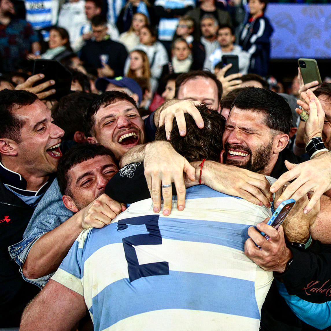FOXSportsArg's tweet photo. #Rugby | Julián Montoya, capitán de Los Pumas, se mostró contento y agradecido por el apoyo recibido de la hinchada argentina. 

#giesso https://t.co/y6FlEHAAYW