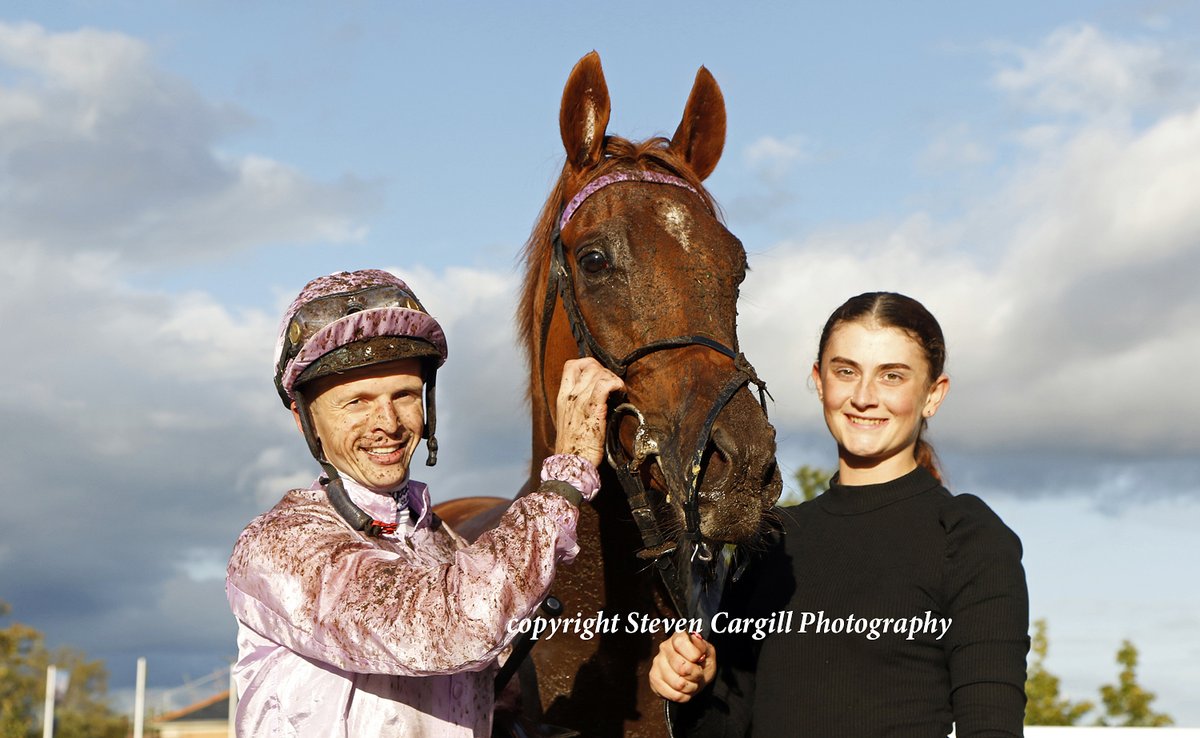 4th win for 3yo g CONCORDE @davidprobert9 in 10f handicap @NewburyRacing today for @NormanStud Sixties Icon @gbougheyracing