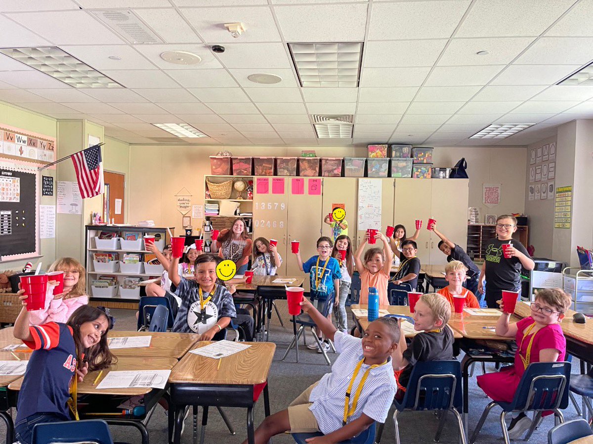 JadeGatHRE's tweet photo. Made Root Beer floats to analyze the different states of matter! #LPLegacy #startaripple https://t.co/eOTohf8GfL
