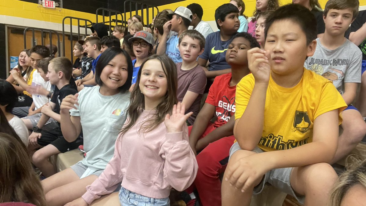 AmyMckinzie's tweet photo. What a way to end our day @sms_wildcats! #cpsbest #PepAssembly https://t.co/efvR1TPwsC