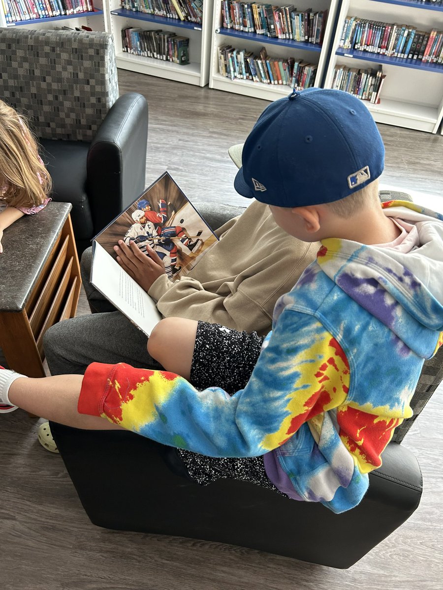 More reading buddies fun today with <a href="/DainaSakalas/">Daina Sakalas</a> class of 7/8’s in the Learning Commons! 🤍📚