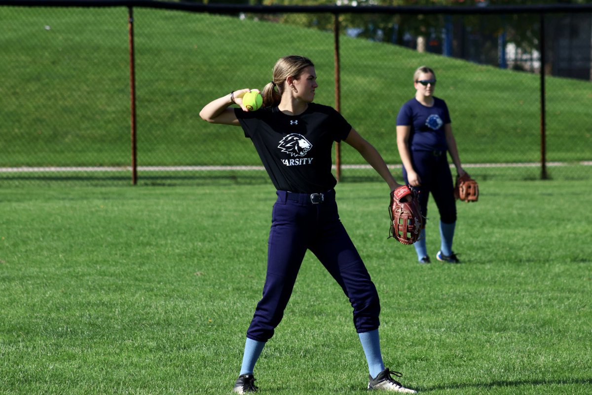 LambtonLions's tweet photo. Warm ups are in the books.

First Pitch is up next.

#DefendTheDen https://t.co/l93ozw1hW5