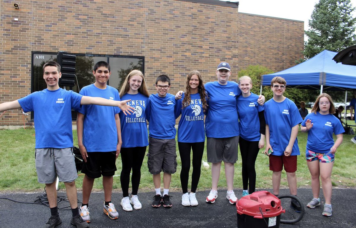 MayorBurns's tweet photo. Thank you, Ms. Swanson and the @GHS_Geneva @GHSVocEx Team for allowing me to volunteer with u to detail cars and raise money for charity!  It was fun seeing students, teachers, administrators and most of all GHS Students doing good work to support good work! https://t.co/Cb3MlLcOoe