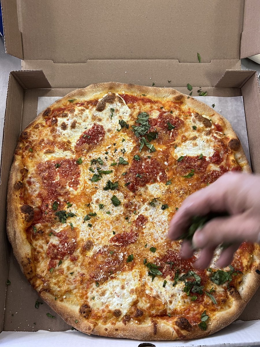 Valduccis's tweet photo. Valduccis Tottenville now open for pickup and delivery till midnight on Friday and Saturday’s https://t.co/TWMi1ODqdi  #pizzadelivery #StatenIsland #southshore #valduccis https://t.co/7IcdeNZxhc
