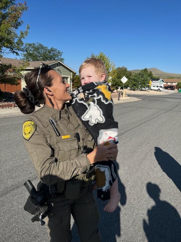 WashoeSheriff's tweet image. Thanks to some helpful neighbors and our WCSO patrol deputies, this little one was quickly reunited with his family after wandering away from home.

Great work by our deputies, who proudly serve our wonderful community with care and compassion.
#commitmenttocommunity