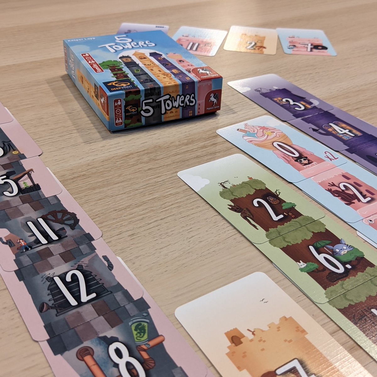 Heute war wieder der offene Brettspieltreff. Gespielt wurde #AmongCultist #FeedTheKraken #Schnitzeljagd #5Towers #Shamans 
Eigentlich war noch #TheWitcher und #Vienna geplant. War ein toller Abend.