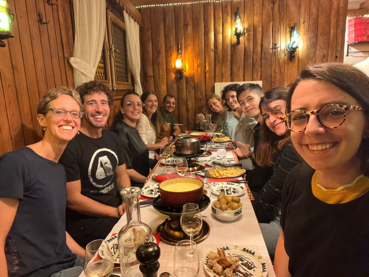 A delicious dinner with fondue and bourguignonne😋 with new and former members of our team 🥳