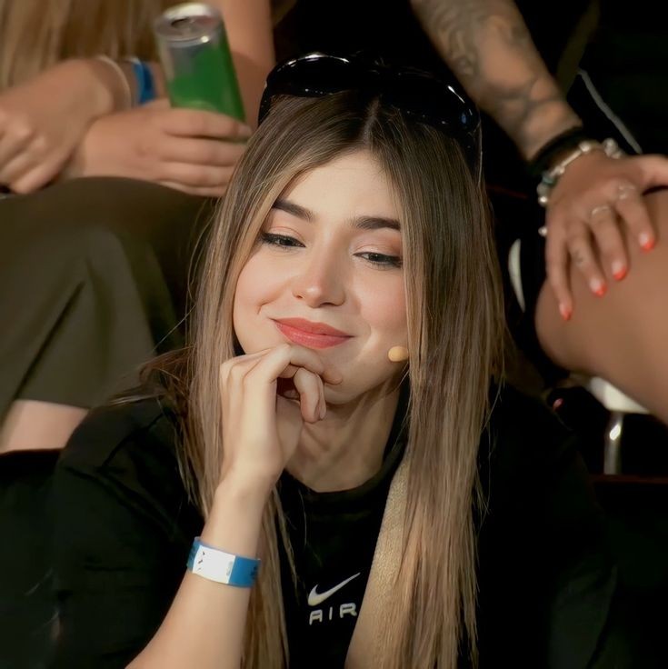 No mames, me siento bien pinche solita 🐥💚