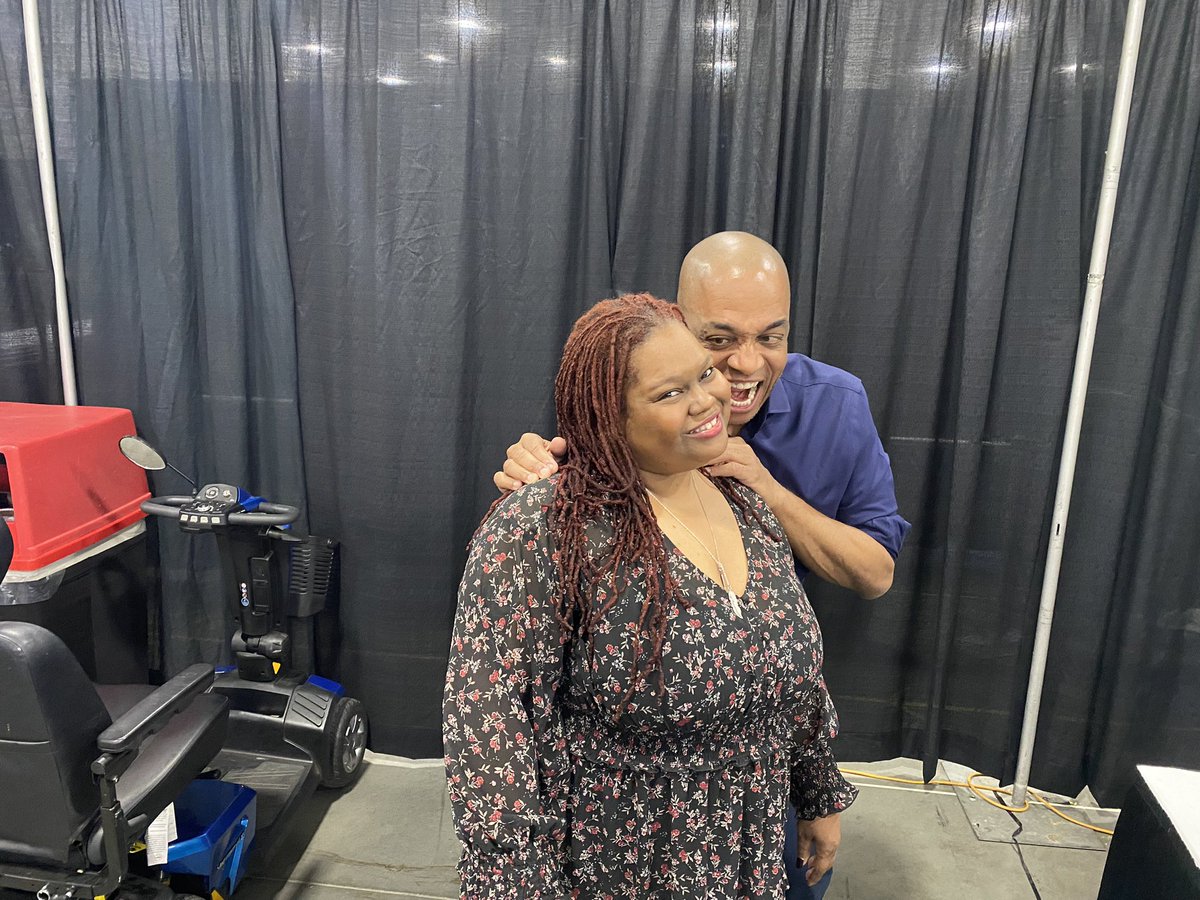 Sometimes you meet an alpha vamp at a con and this happens…#RickWorthy #FanX