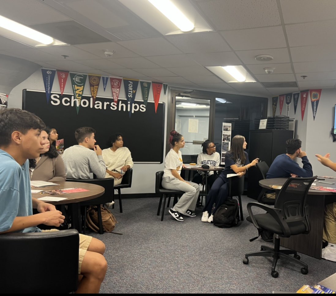 MrsCarucciBHS's tweet photo. What a great first week of College Visits at BHS in our new College and Career Center! Thank you to the Colleges/Universities below for taking the time to meet our students and visit Belleville High School!
@MrRhodesBHS @BPS_Guidance @BUCS_BHS https://t.co/AA0AwpxT4r