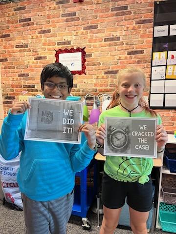 PullmanSD's tweet image. 📜 Our teachers are basically wizards! ✨ Mrs. Adam&apos;s fifth-grade class of superstars dove headfirst into a Constitution-themed Escape Room adventure last week, and guess what? Recess was so &quot;last-season&quot; for these puzzle-solving pros! 🧩🕵️‍♂️ #ClassroomMagic #EscapeRoomGeniuses