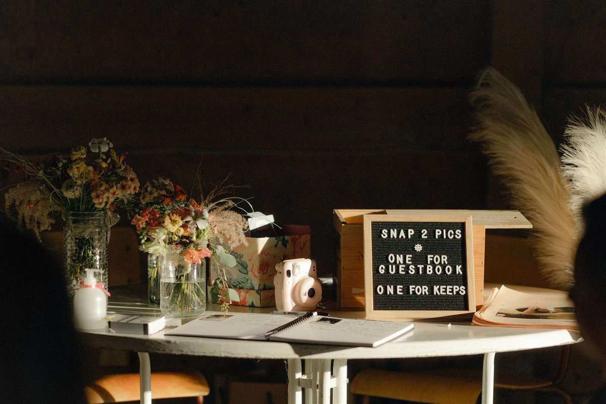 Something old and borrowed: On being a ~ thrift bride ~ and using Facebook Marketplace to buy preloved goods to decorate my wedding. And for a bit, it made me feel like I prevailed against the wedding industry complex 👰‍♀️ theglobeandmail.com/canada/article…