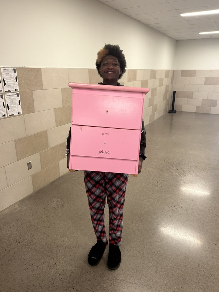 KerestineJackie's tweet photo. A couple favorites from our “anything but a backpack” spirit day! Happy Friday Bengal Nation! 🐅🔥 #BeatAllen #Bengals #BengalExcellence https://t.co/bXjfrdy96M