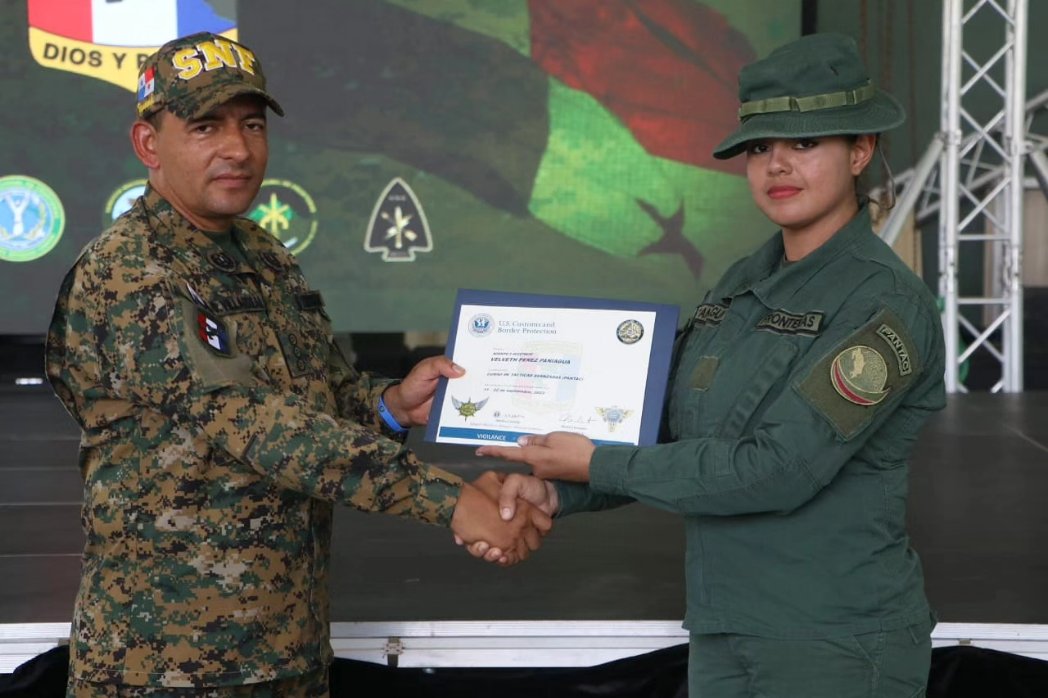 senafrontpanama's tweet photo. Con éxito culminamos satisfactoriamente el III Curso Internacional e Interinstitucional de Tácticas Avanzadas de Combate #PANTAC organizado mediante la @USEmbPAN y @CBP
#OrgullosoDeSerFronterizo https://t.co/y7T65gwn3B