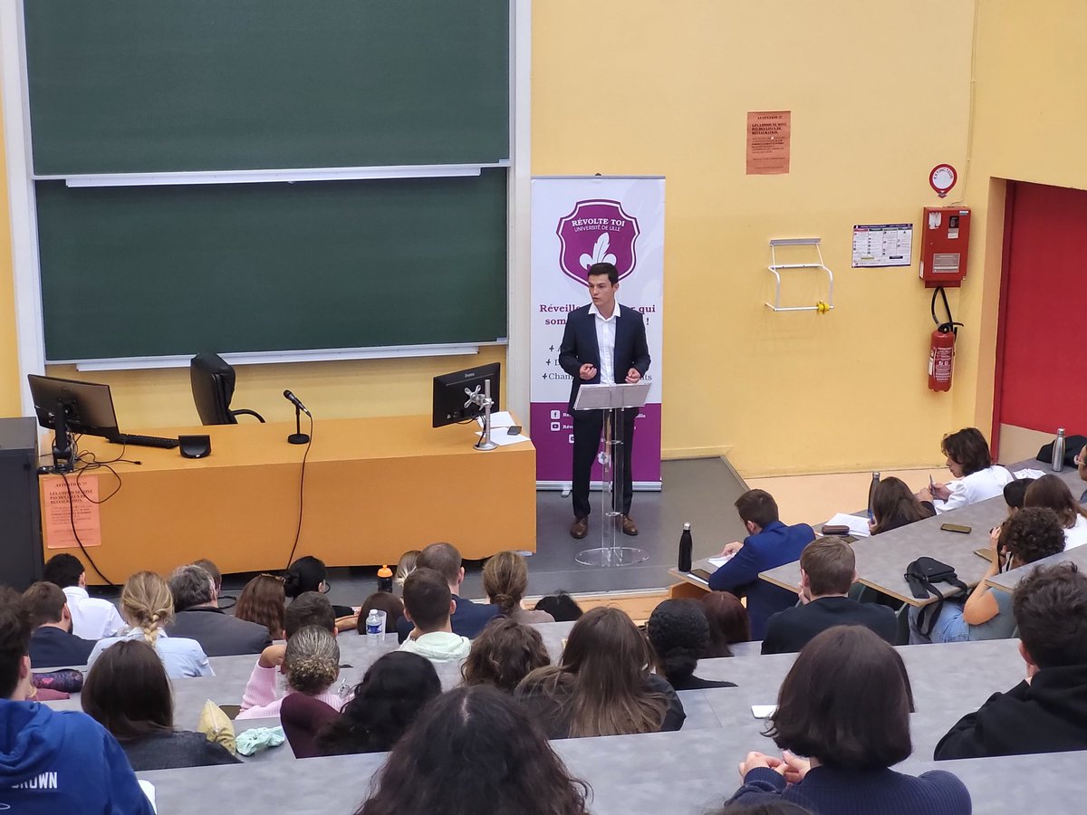 🔴 "Faut-il désarmer la police"?
J'ai participé aujourd'hui en tant que jury à la simulation d'un débat parlementaire des étudiants en sciences politiques de l'Université de Lille sur un sujet plus que d'actualité. 

Un gouvernement pro-désarmement qui affrontait une opposition