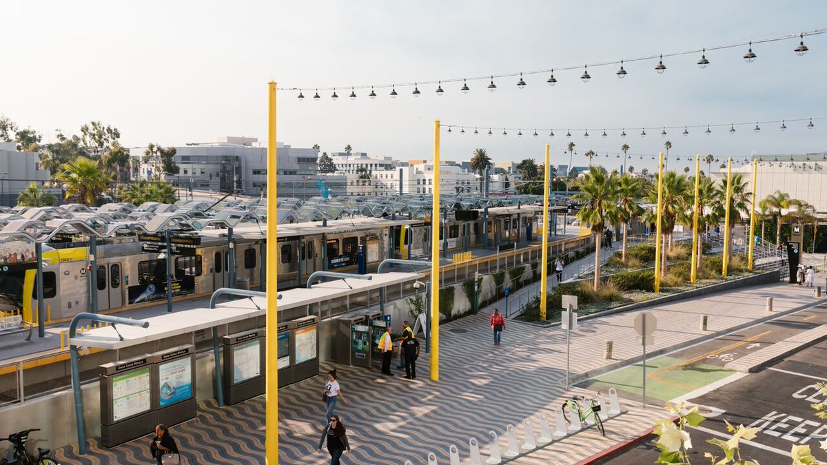 🚨Metro simulated fire drill Sept 26 noon - 3pm: expect SMFD, LASD, SMPD vehicles, noise &amp; sirens at the Downtown Santa Monica Station.
👍E Line service remains open
🚧Street closure at 5t/Colorado, southbound to parking lot entrance
✳️Pedestrian access open outside drill zone