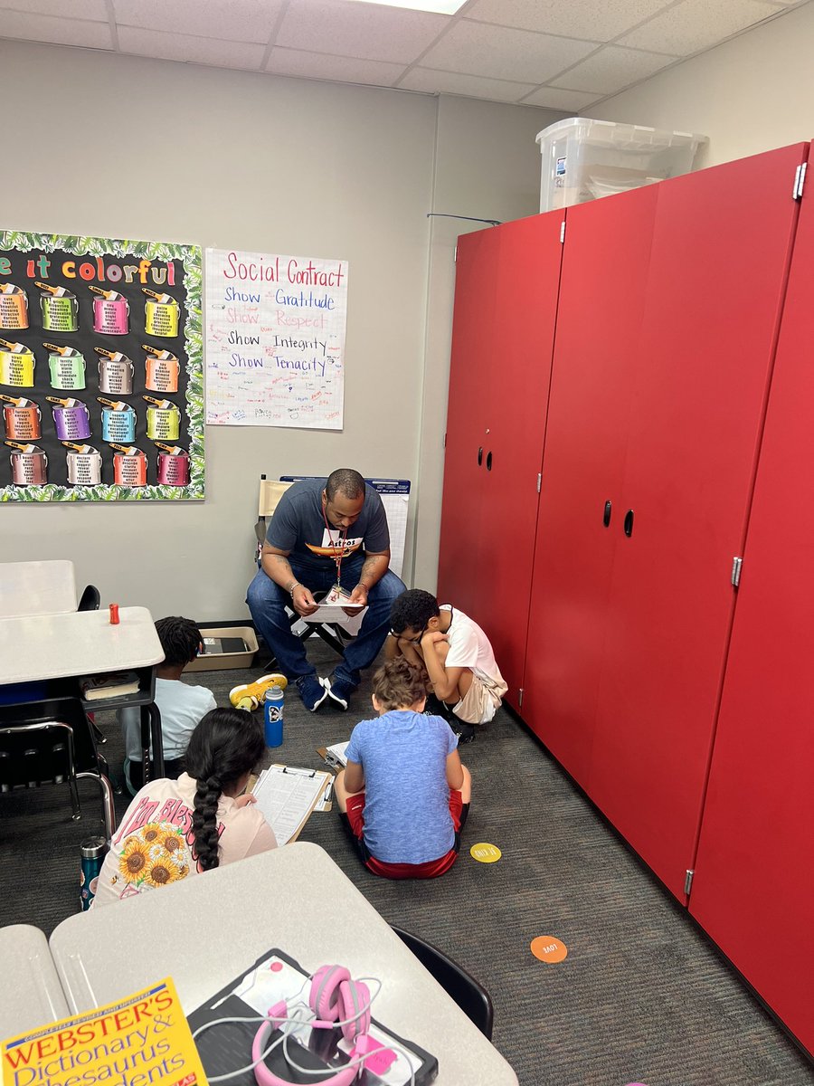 📚 Watch-dog Dad to the rescue! Today, we had a Dad join our 4th-grade class to help with our vocabulary test and reading passages. 📝 Learning is always more fun with a little extra support! 🧡 #Education #ParentInvolvement @lpisd @jennie_reid_el