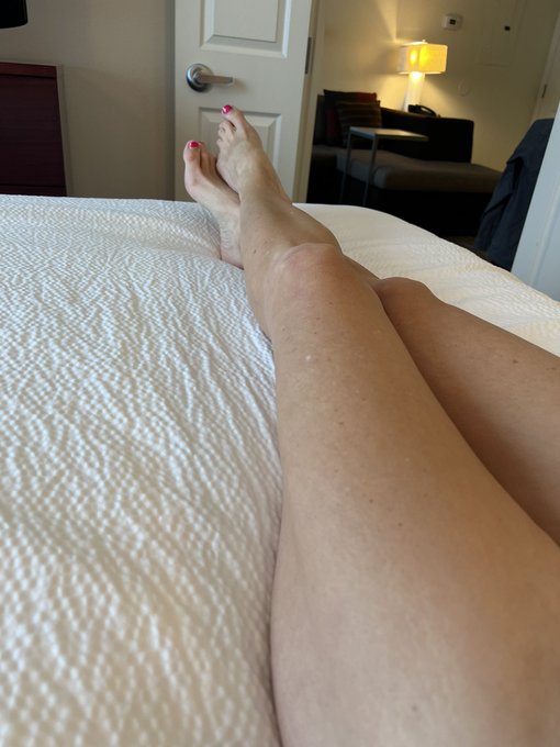 Q &amp; A 💋 Going live on OF in 2 hours 6:00 pm mountain standard time https://t.co/q52tzumGJw<a href="/tag/thirstythursday"class="tags"><span>#thirstythursday</span></a>