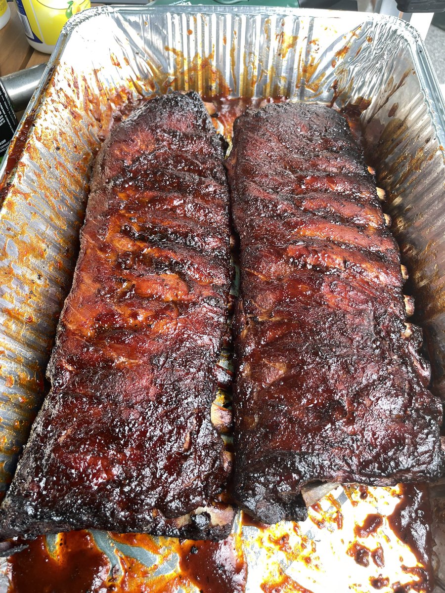 Who’s diving in to these smoked spare ribs?!