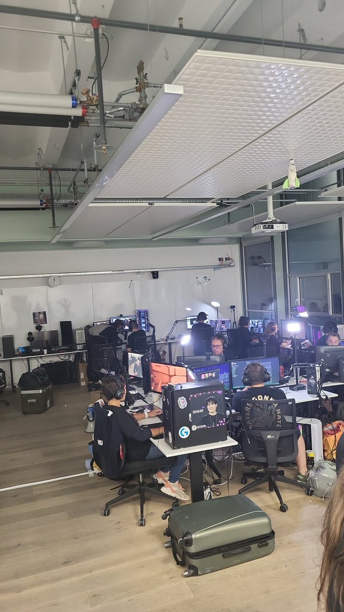 Record battu !!! 
Les 5073.- De l'année dernière battu en une soirée ! Merci à vous 💜💜💜

#Caristream2023