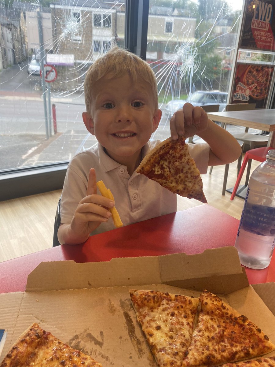 Laura Sloan tweet media